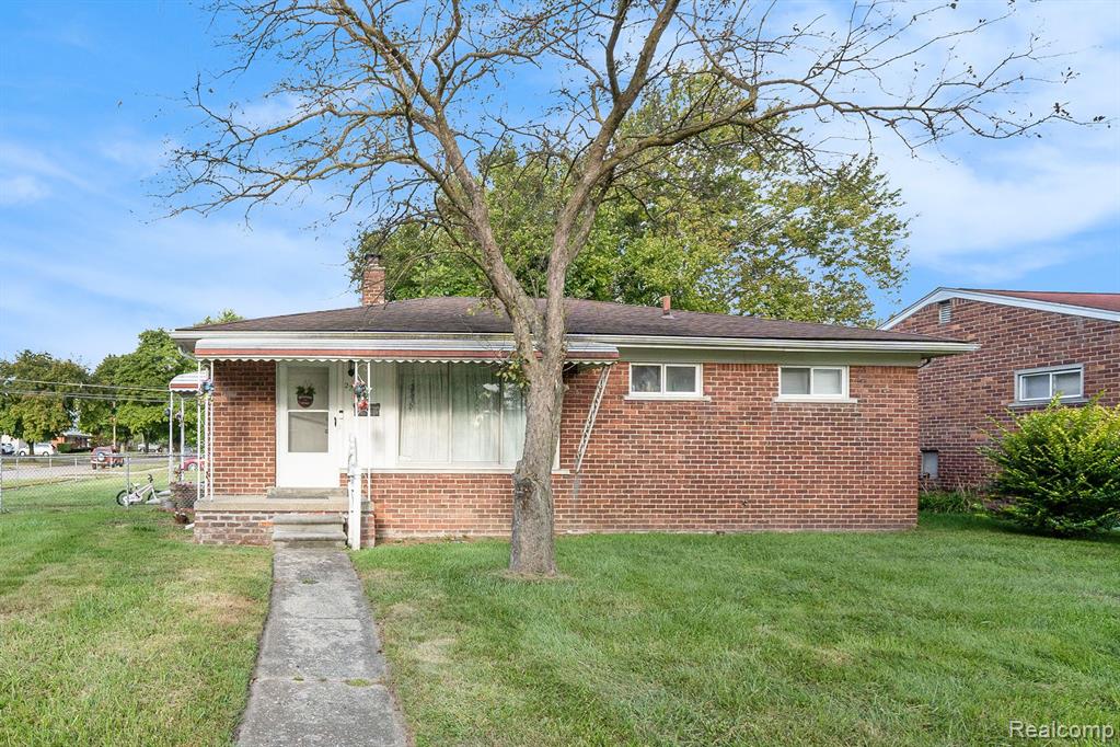 Logue Ave, Warren, MI 48091