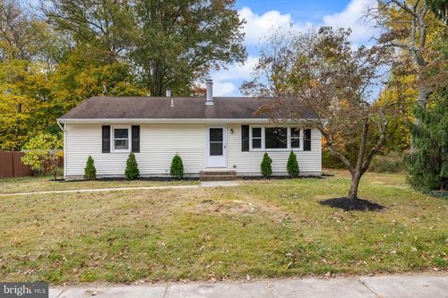 24 Gum Pl, PENNSVILLE, NJ, 08070-3208 | Card Image