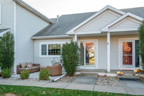 2-555 Se Laurel St, Waukee, IA, 50263-8167 | Card Image