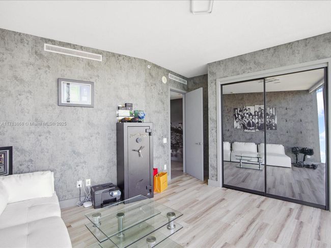 APT-5505 - 18555 Collins Ave, Condo with 3 bedrooms, 5 bathrooms and null parking in Sunny Isles Beach FL | Image 32