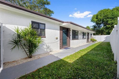 511-511 Nw 93rd St, Miami, FL, 33150-2110 | Card Image