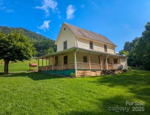 540 Pound Mill Branch Rd, Burnsville, NC, 28714-5142 | Card Image