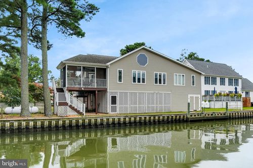 5073 Twilley Dr, CHINCOTEAGUE ISLAND, VA, 23336-3542 | Card Image