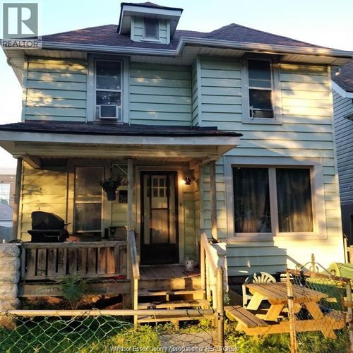 354 Bruce Ave, Windsor, ON, N9A4W5 | Card Image