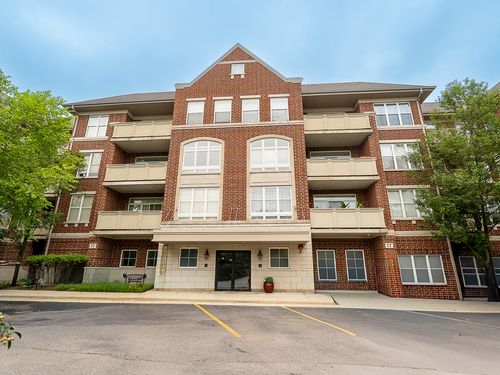 310-77 N Quentin Rd, Palatine, IL, 60067-4821 | Card Image