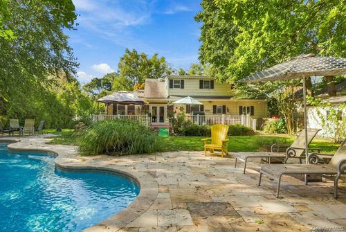 24 Avenue B, Huntington, NY, 11768 | Card Image