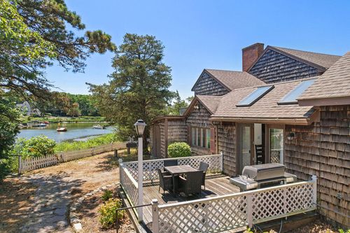 102 Nashawena St, Falmouth, MA, 02540-2134 | Card Image
