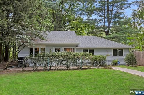 386 Sunset Rd, River Vale, NJ, 07675-5705 | Card Image