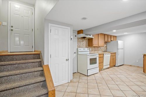 apt-2-8 Garfield Ave, Farmingdale, NY, 11735-3300 | Card Image