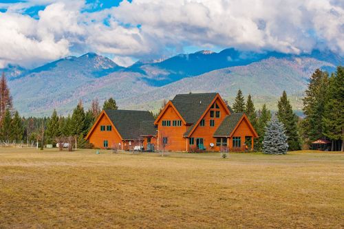 685 Lindsey Ct, Kalispell, MT, 59901-8332 | Card Image