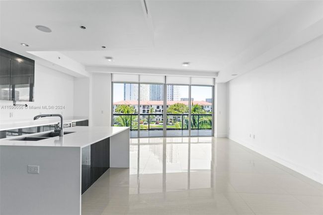 203 - 3250 Ne 188th St, Condo with 3 bedrooms, 4 bathrooms and null parking in Aventura FL | Image 5