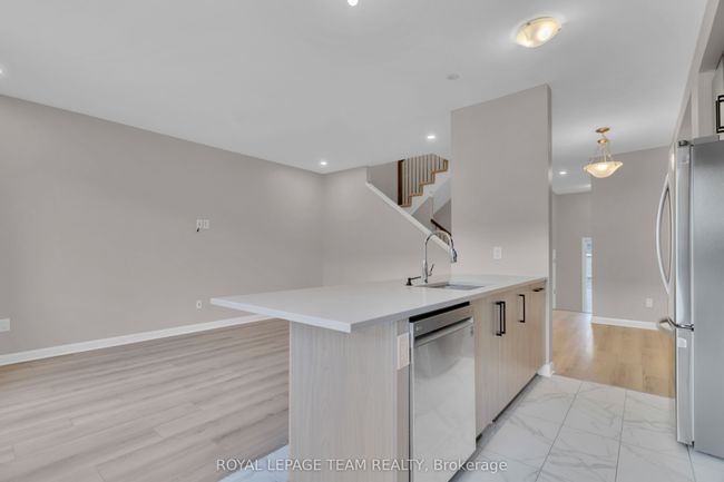 736 Cashmere Terr, House attached with 3 bedrooms, 4 bathrooms and 1 parking in Ottawa ON | Image 19