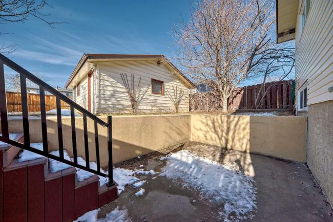 3224 108 Avenue Sw, Home with 3 bedrooms, 3 bathrooms and 2 parking in Calgary AB | Image 43
