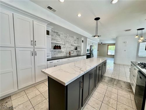8645 Robinson Ridge Dr, Las Vegas, NV, 89117-5807 | Card Image