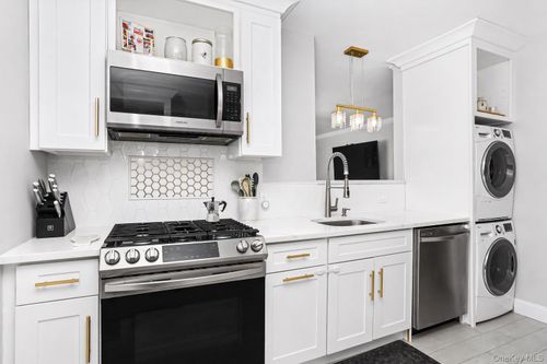 c-76 Lawrence Ct, White Plains, NY, 10603-1516 | Card Image