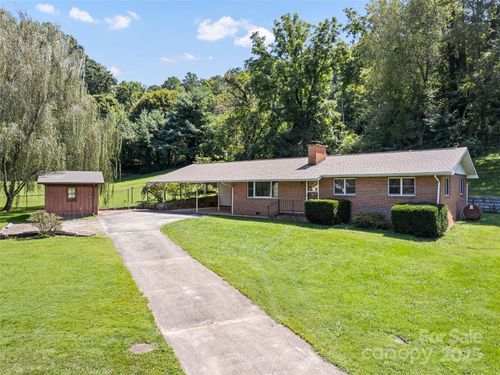 88 Friendship Cir, Waynesville, NC, 28786-3991 | Card Image