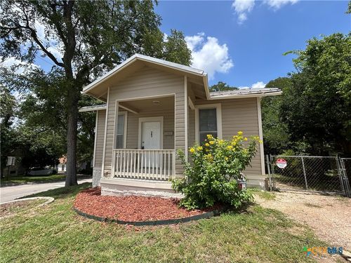 305 S Academy Ave, New Braunfels, TX, 78130-5611 | Card Image
