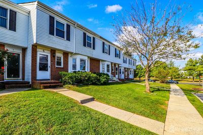 4 Dogwood Court, Townhouse with 3 bedrooms, 3 bathrooms and null parking in Sayreville NJ | Image 2