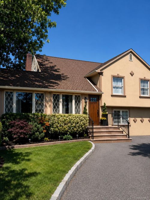 2927 Brower Ave, Oceanside, NY, 11572-3335 | Card Image