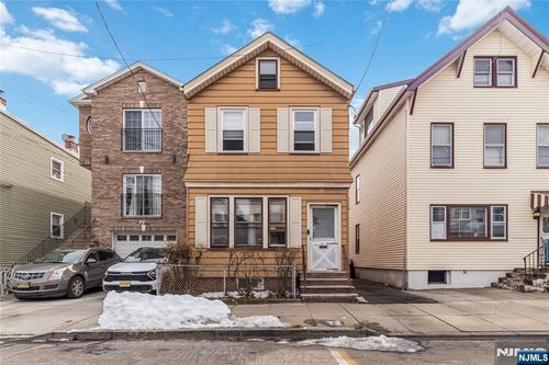 421 Central Ave, Harrison, NJ, 07029-2611 | Card Image