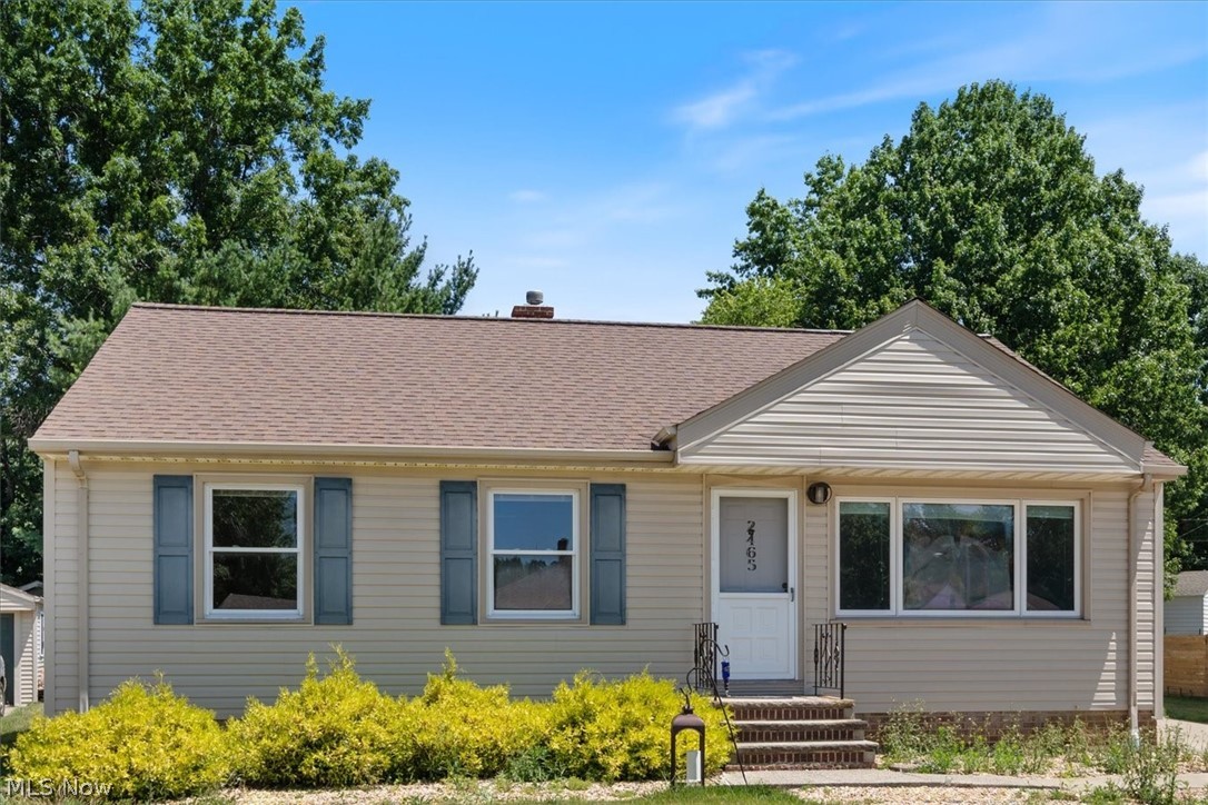 Larchmont Dr, Wickliffe, OH 44092