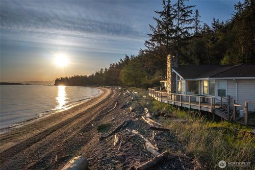 664 Tidewinds Ln, Eastsound, WA, 98245-8972 | Card Image