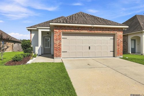 821 Sehdeva Memorial Dr, Baton Rouge, LA, 70820-2900 | Card Image