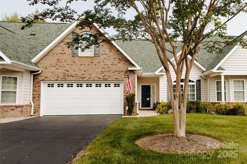 47 Victoria Park Dr, Hendersonville, NC, 28792-6210 | Card Image