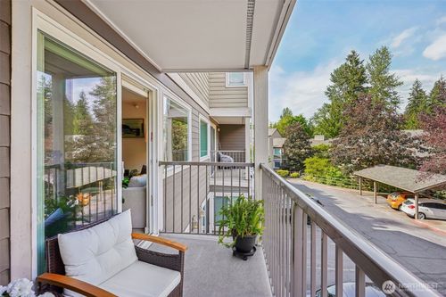 c206-700 Front St S, Issaquah, WA, 98027-4224 | Card Image