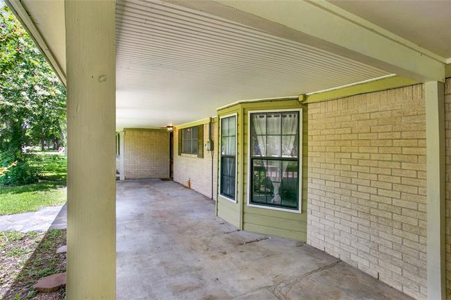 Covered front porch. | Image 5