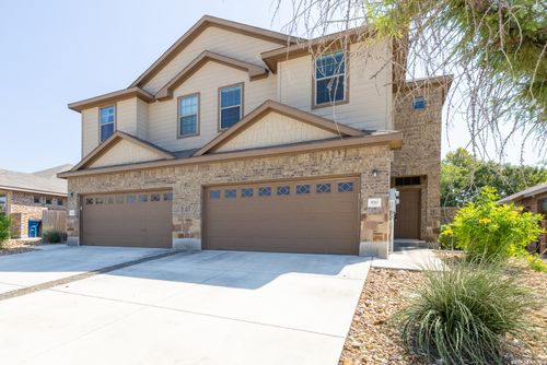 570 Creekside Cir, New Braunfels, TX, 78130-6193 | Card Image