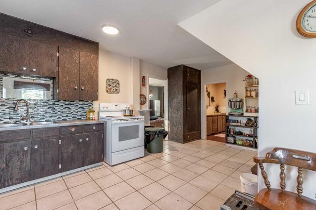 126 3 St, House other with 5 bedrooms, 2 bathrooms and 4 parking in Stirling AB | Image 10
