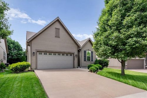 9047 Meadow View Dr, Shawnee, KS, 66227-7231 | Card Image