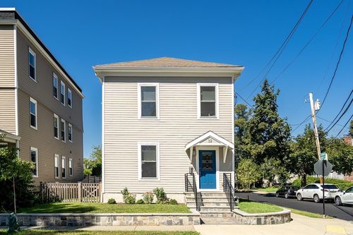 32 Henshaw St, Newton, MA, 02465-1629 | Card Image