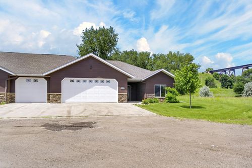 523 Legacy Ln, Valley City, ND, 58072-2217 | Card Image