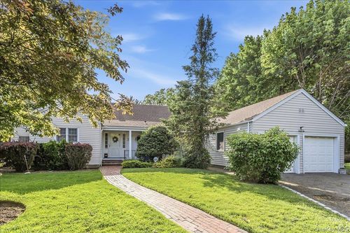 36 Roosevelt Pl, Rockville Centre, NY, 11570-2819 | Card Image