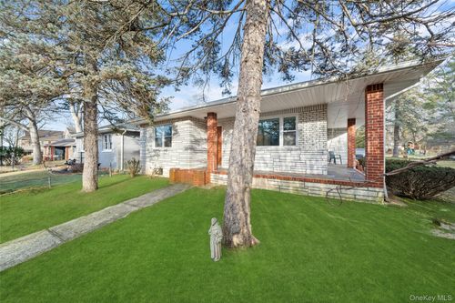 200 N Side Rd, Wading River, NY, 11792-1110 | Card Image