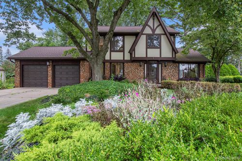 28555 Balmoral Way, Farmington Hills, MI, 48334-5101 | Card Image