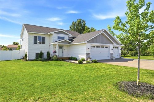 811 Brady Ln, NEW RICHMOND, WI, 54017-5000 | Card Image