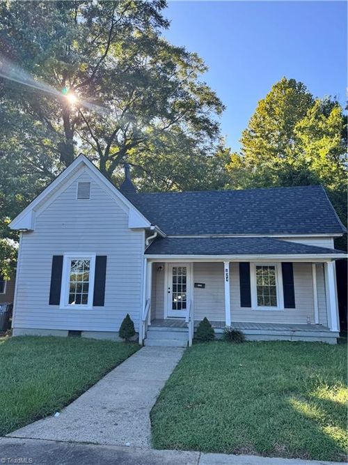 924 Dillard St, Greensboro, NC, 27403-3023 | Card Image