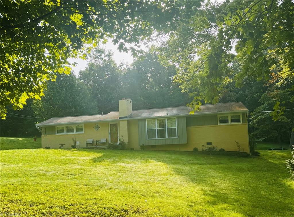 Town N Country Dr, Wilkesboro, NC 28697