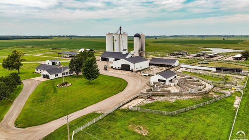 198 N 1250 Rd, Berryton, KS, 66409-9012 | Card Image