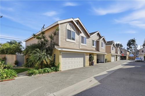 9826 California Ave, South Gate, CA, 90280-4612 | Card Image