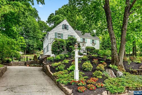 15 Afterglow Ave, Verona, NJ, 07044-5101 | Card Image