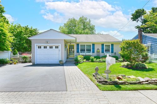 52 Fenwick St, Greenlawn, NY, 11740-1406 | Card Image