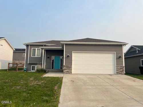 2005 Granite Rd, Watford City, ND, 58854-9596 | Card Image