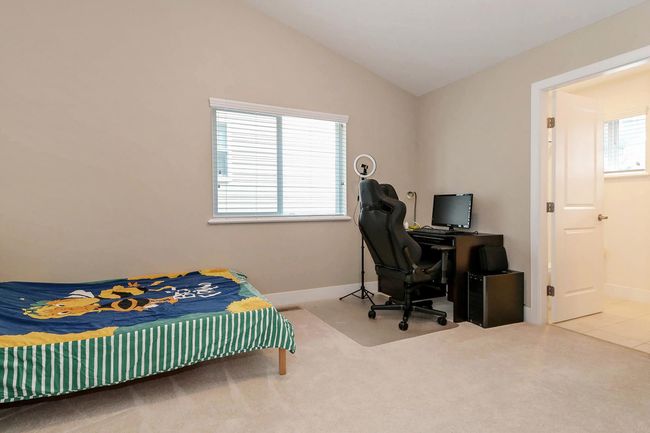 10499 Mceachern St, House other with 4 bedrooms, 4 bathrooms and 4 parking in Maple Ridge BC | Image 18