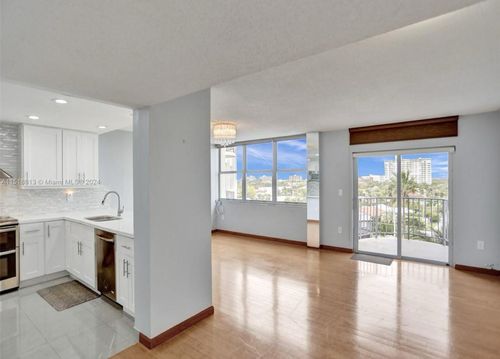 apt-601-11930 N Bayshore Dr, North Miami, FL, 33181-2930 | Card Image