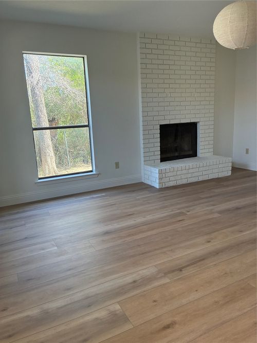 2101 Mistletoe Ave, Fort Worth, TX, 76110-1144 | Card Image