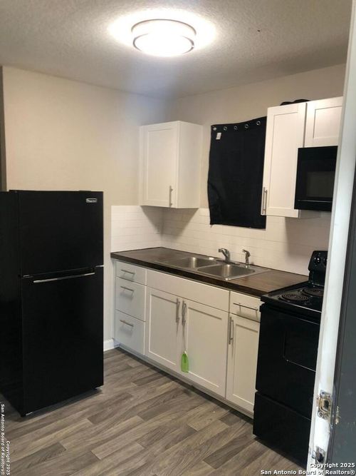 c-211 Robert E Lee, San Antonio, TX, 78214-3593 | Card Image